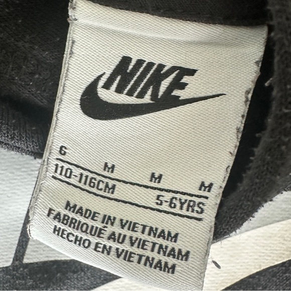 Nike Kids Black Hoodie in size 6 - Picture 4 of 4